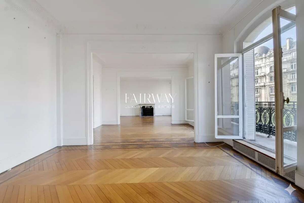 Appartement à PARIS-17E