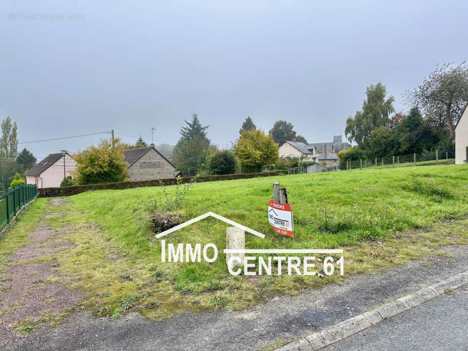 Terrain à LA SAUVAGERE