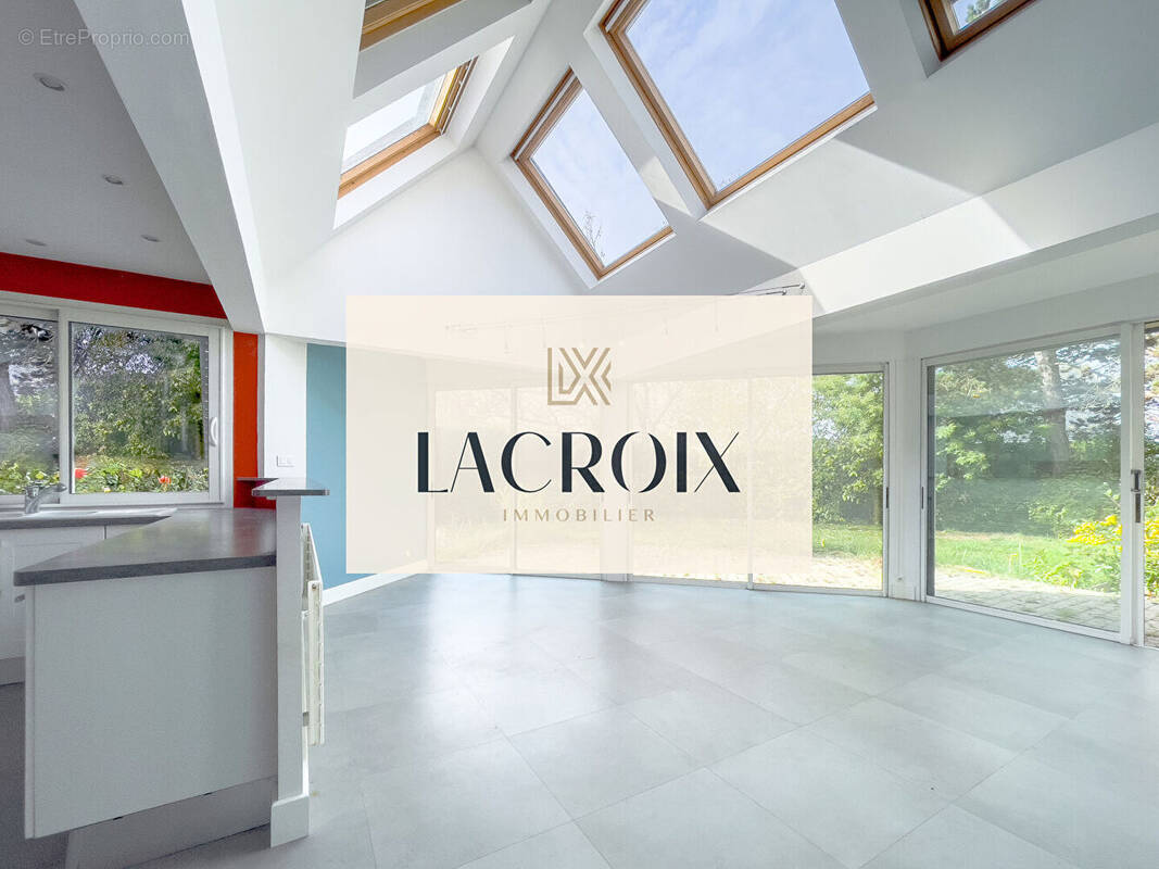 Maison à LA CHAPELLE-DES-FOUGERETZ