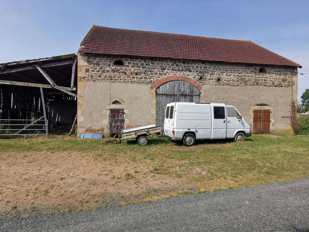Maison à SAINT-PRIEST-EN-MURAT