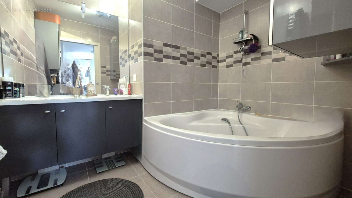 Appartement à MANDELIEU-LA-NAPOULE