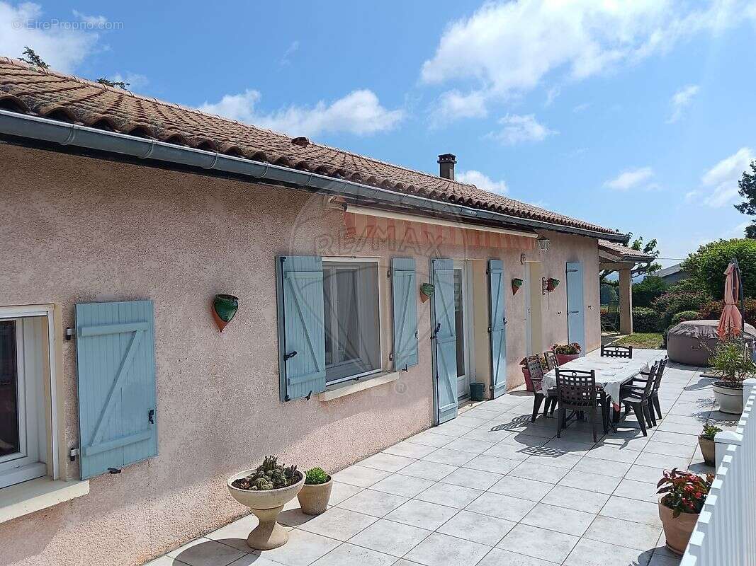 Maison à SAINT-ETIENNE-LA-VARENNE