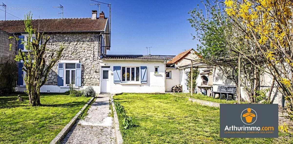 Maison à NEUFCHATEL-SUR-AISNE