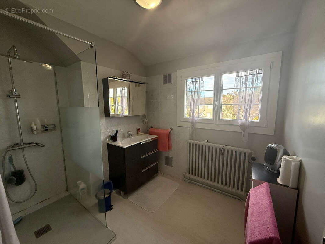 Maison à SAINT-PAVACE