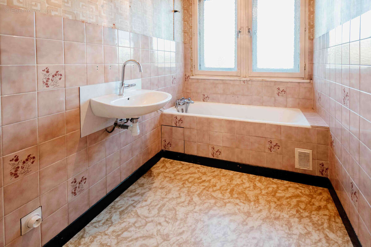 Maison à LA LONGEVILLE