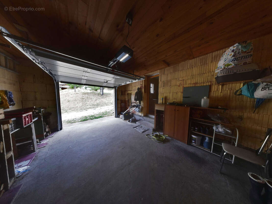 Maison à SAINT-MICHEL-DE-CHABRILLANOUX