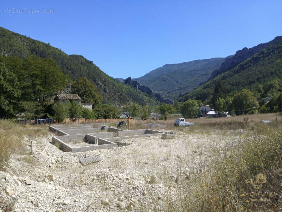 Terrain à ENTREVAUX