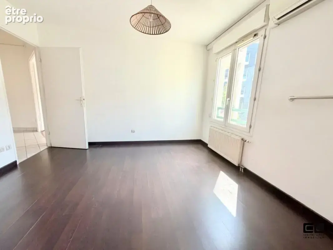 T2 52m² avec balcon  avenue lacassagne proche place sainte anne - photo 5