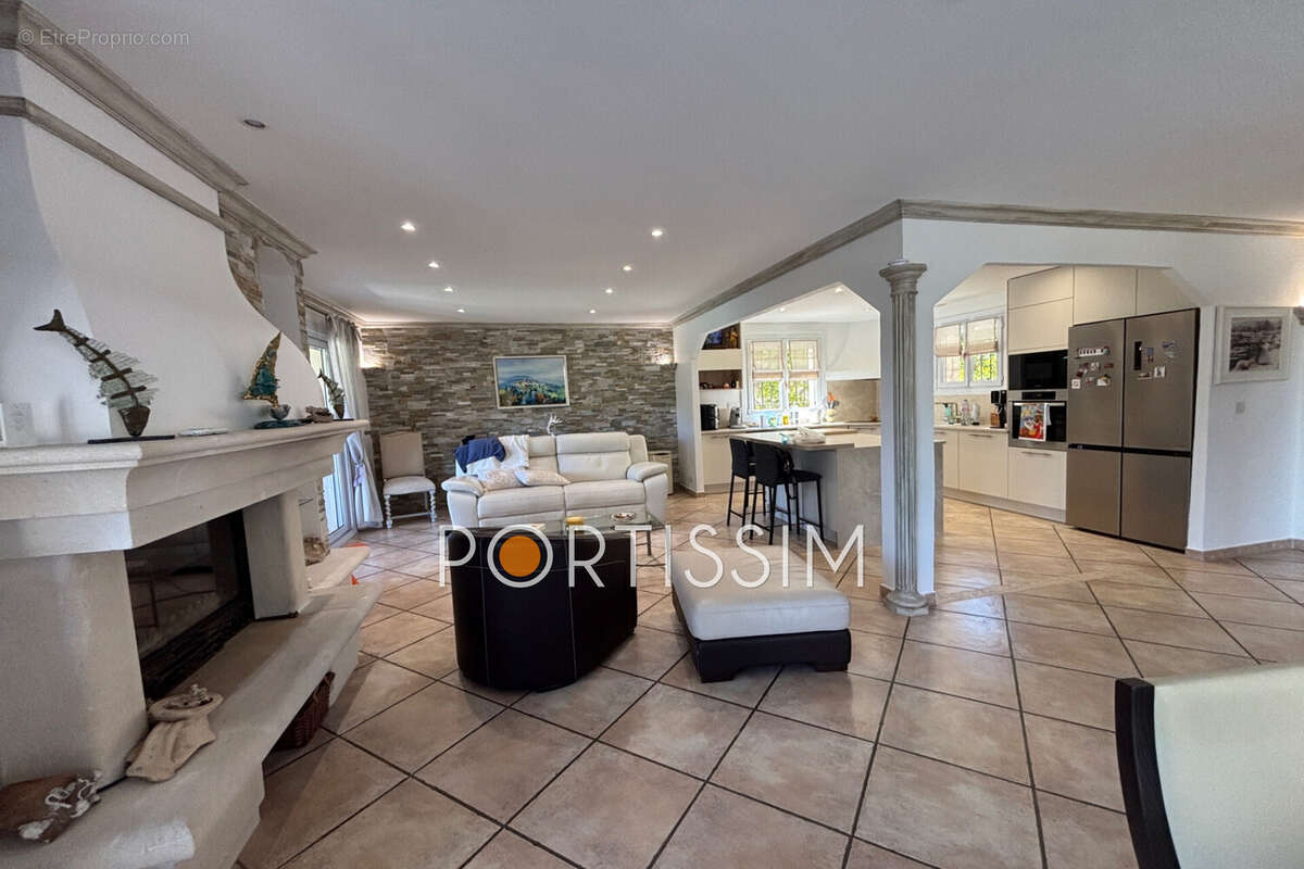 Maison 236 m² à Cagnes-Sur-Mer  - photo 2