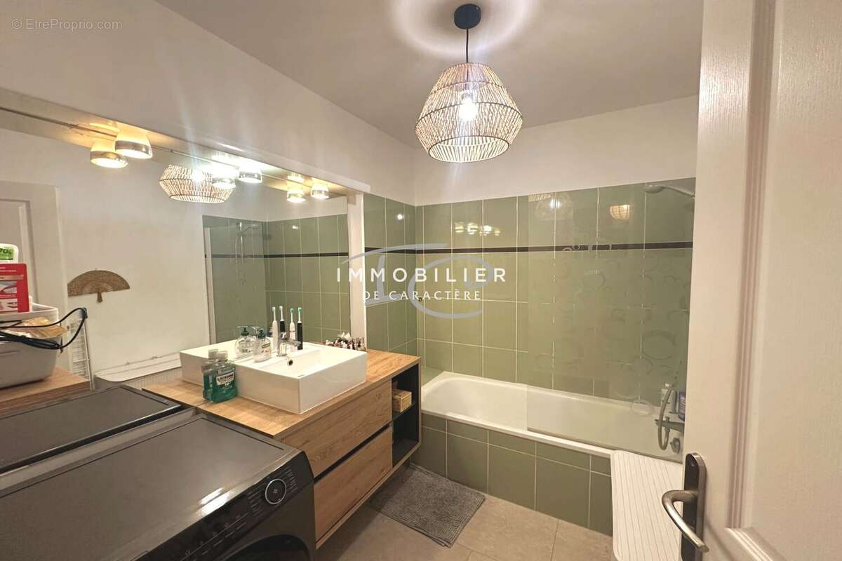 Appartement à LA CROIX-VALMER