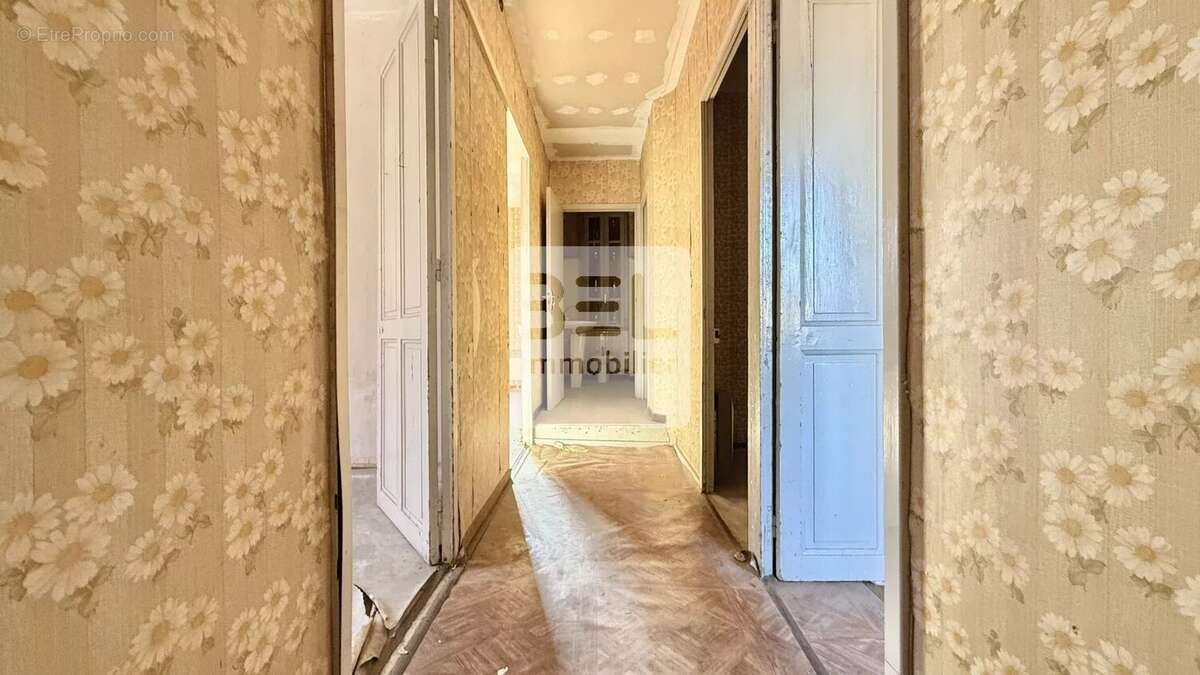 Appartement à BAGNOLS-SUR-CEZE