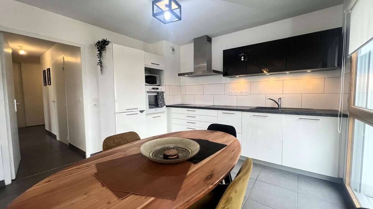 Photo 3 - Appartement à LA TOUR-DE-SALVAGNY