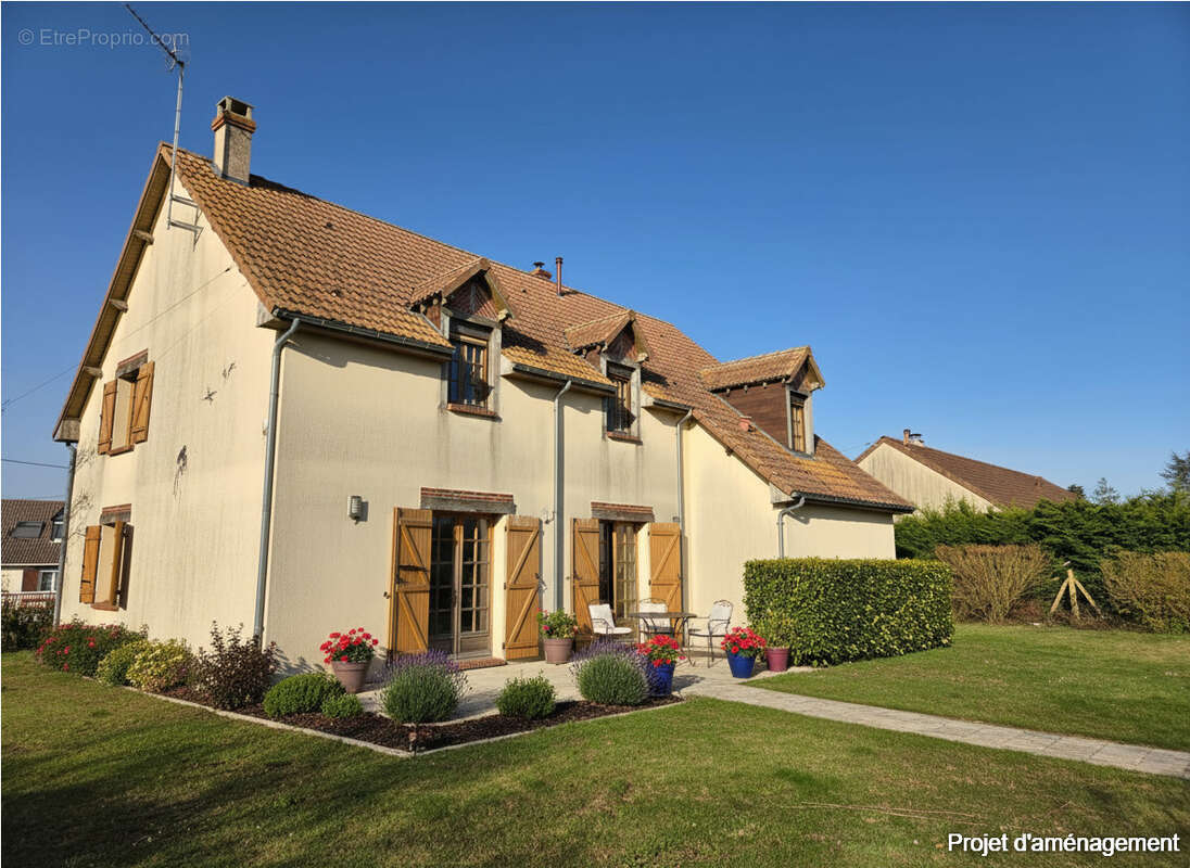Maison à TREMBLAY-LES-VILLAGES