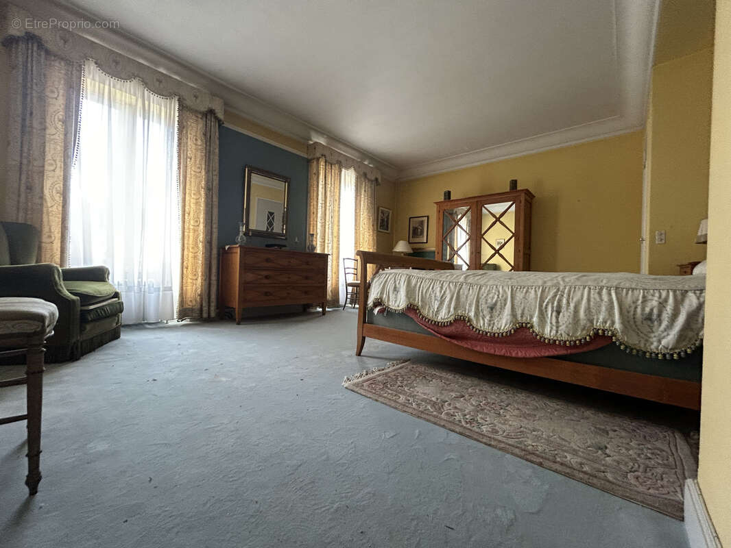 Maison à LUSSAC-LES-CHATEAUX