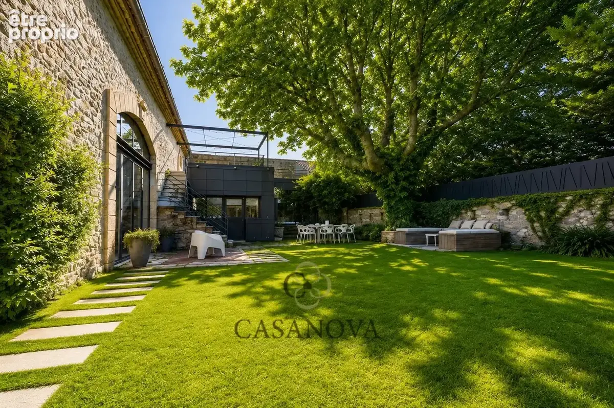 Propriété de caractère rénovée à Aimargues  ancien chai avec piscine intérieure, espace bien-être et prestations haut de gamme - photo 31