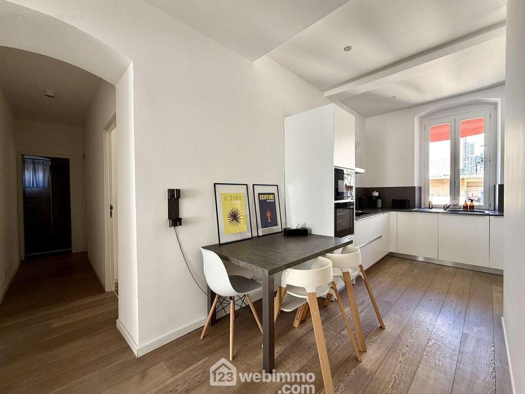 Une cuisine qualitative ouverte sur la pièce de vie - Appartement à SAN-MARTINO-DI-LOTA