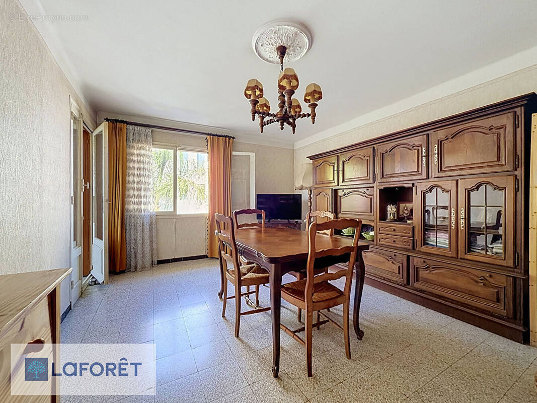 Appartement à SIX-FOURS-LES-PLAGES