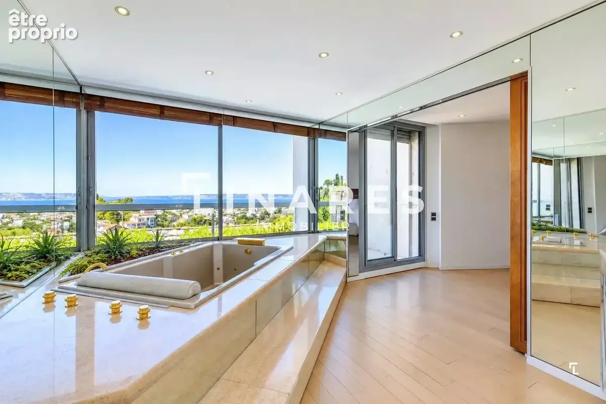 L’ARTEA - Maison T8 de 313 m² - Piscine - Parking - 13007 Roucas Blanc - photo 10