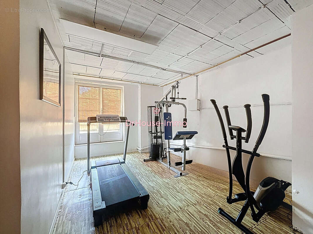 Maison à MAUZAC-ET-GRAND-CASTANG