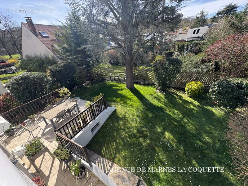 Maison à MARNES-LA-COQUETTE