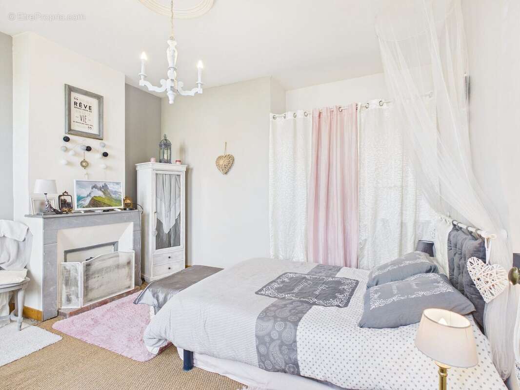 Maison à OSSEY-LES-TROIS-MAISONS