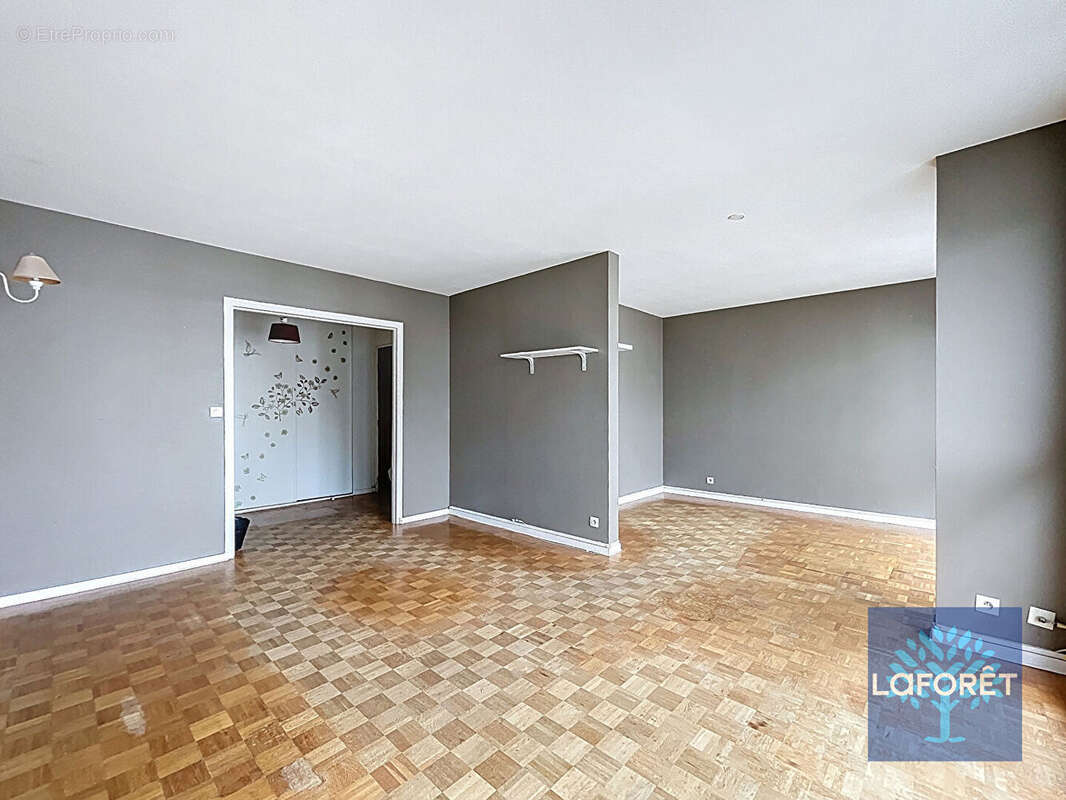 Appartement à CHILLY-MAZARIN