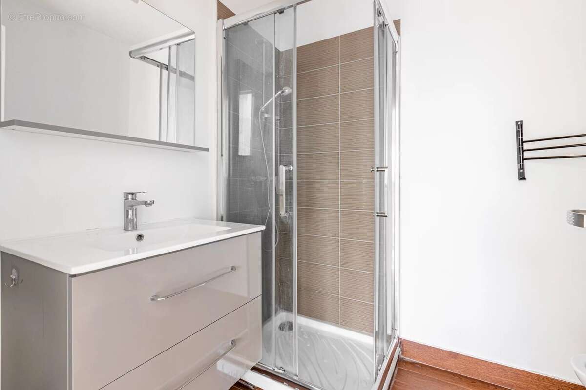 Appartement à SAINT-LAURENT-DU-VAR