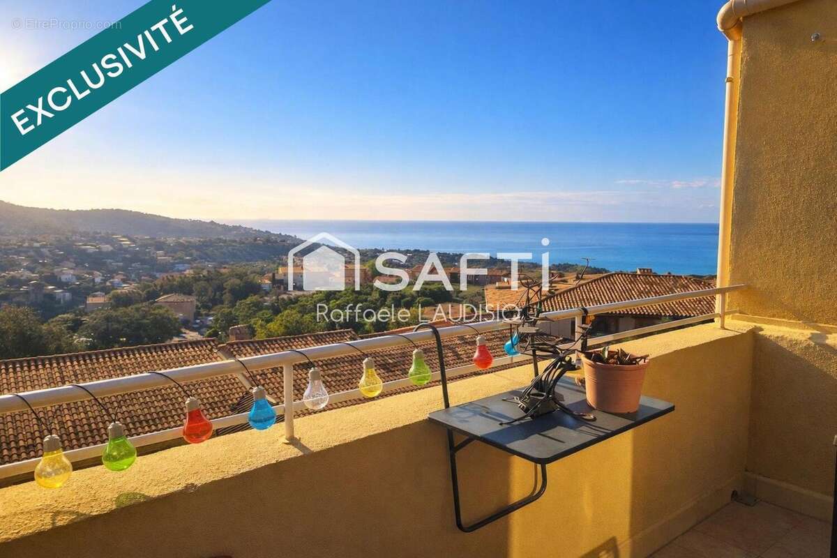 Photo 2 - Appartement à ROQUEBRUNE-SUR-ARGENS