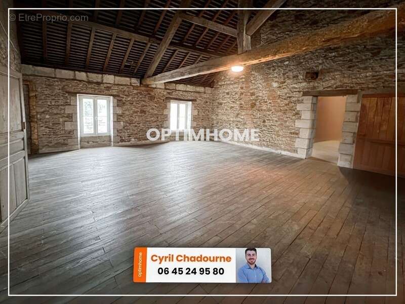 Maison à JAVERLHAC-ET-LA-CHAPELLE-SAINT-ROBERT