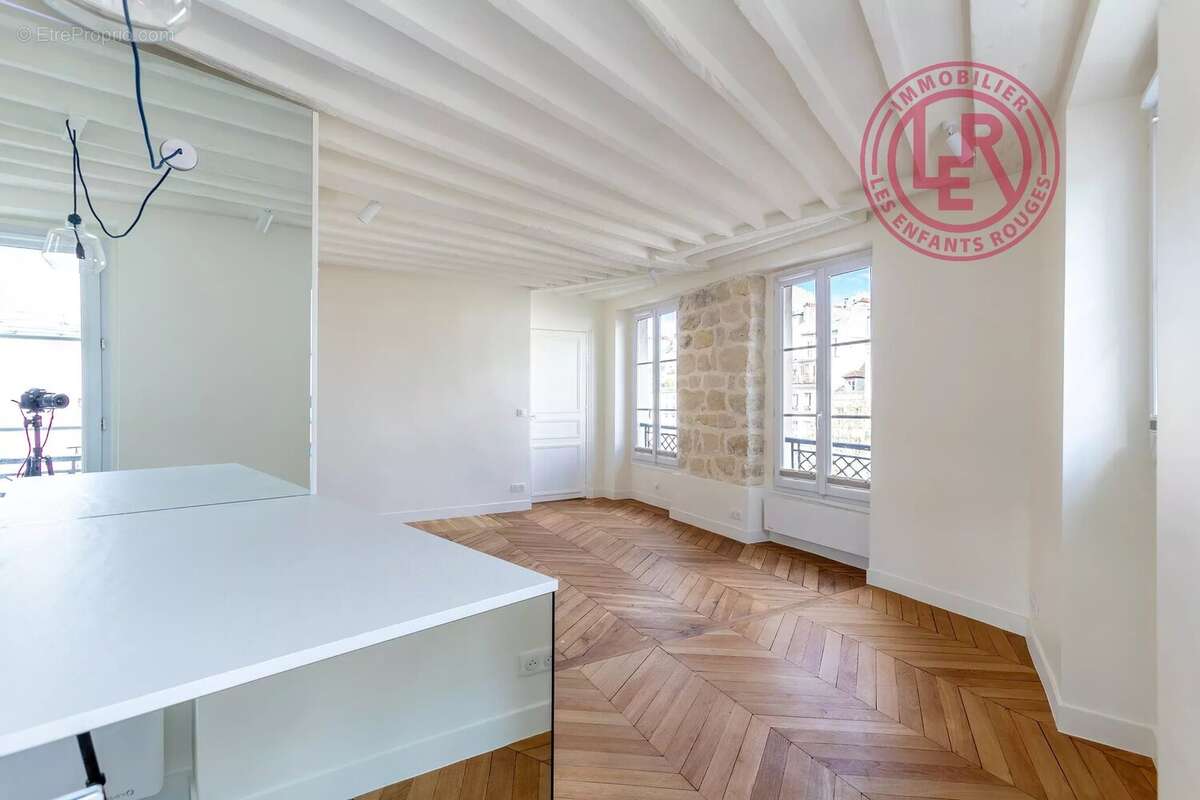 Appartement à PARIS-3E