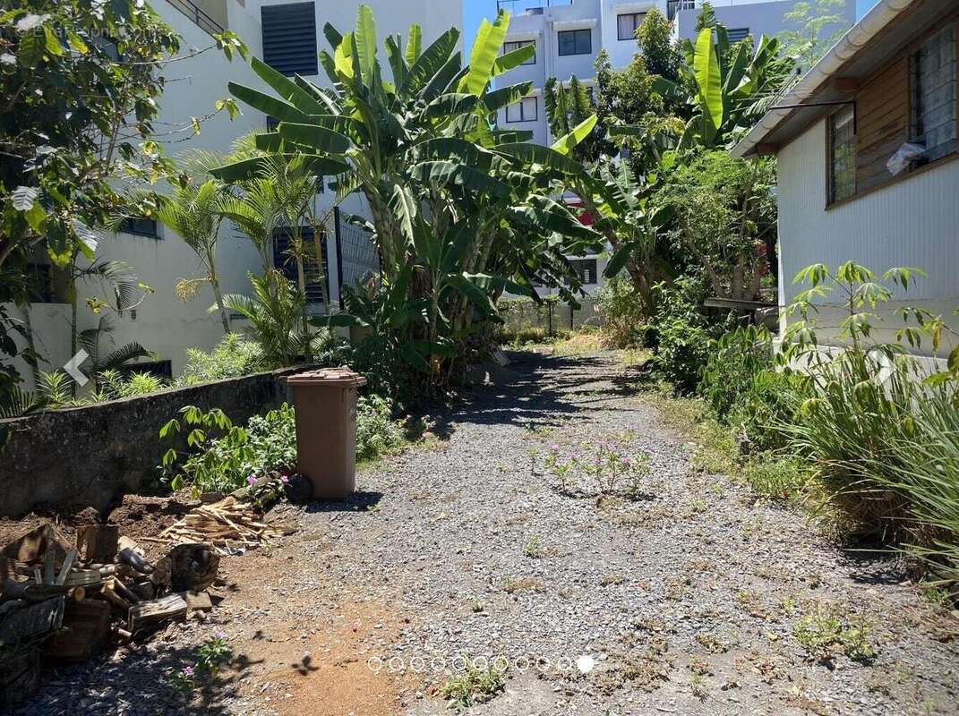 Terrain à SAINT-DENIS