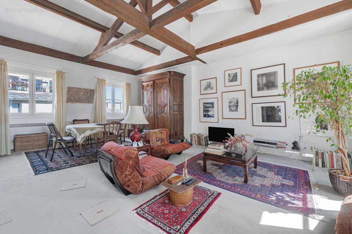 Appartement à PARIS-3E