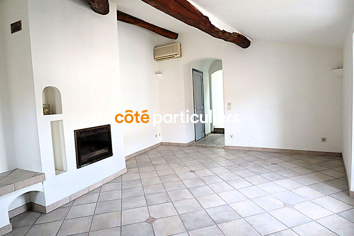 Appartement à ROQUEBRUNE-SUR-ARGENS