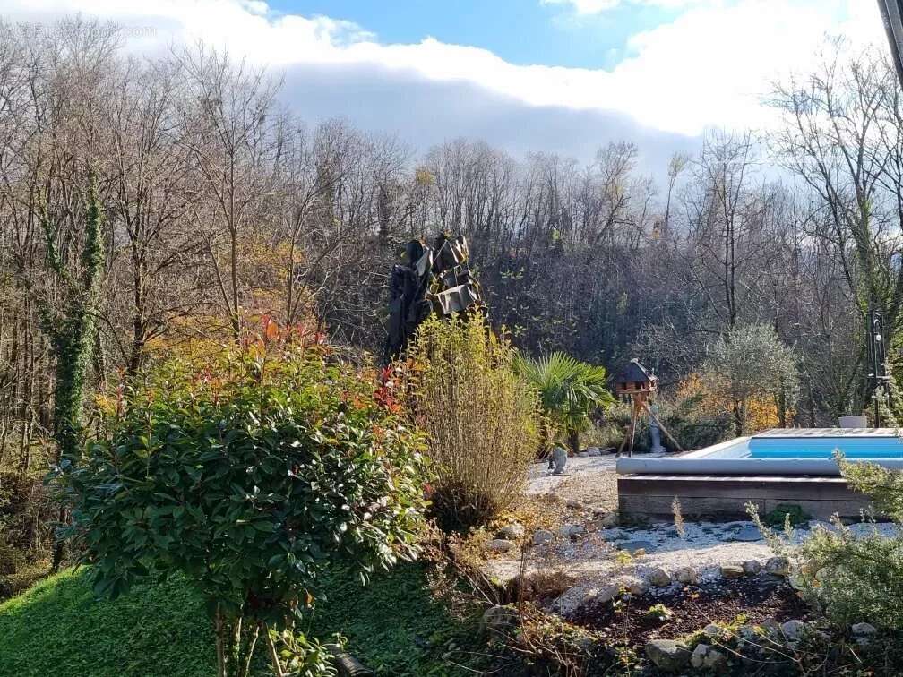 Maison à SAINT-VINCENT-DE-MERCUZE