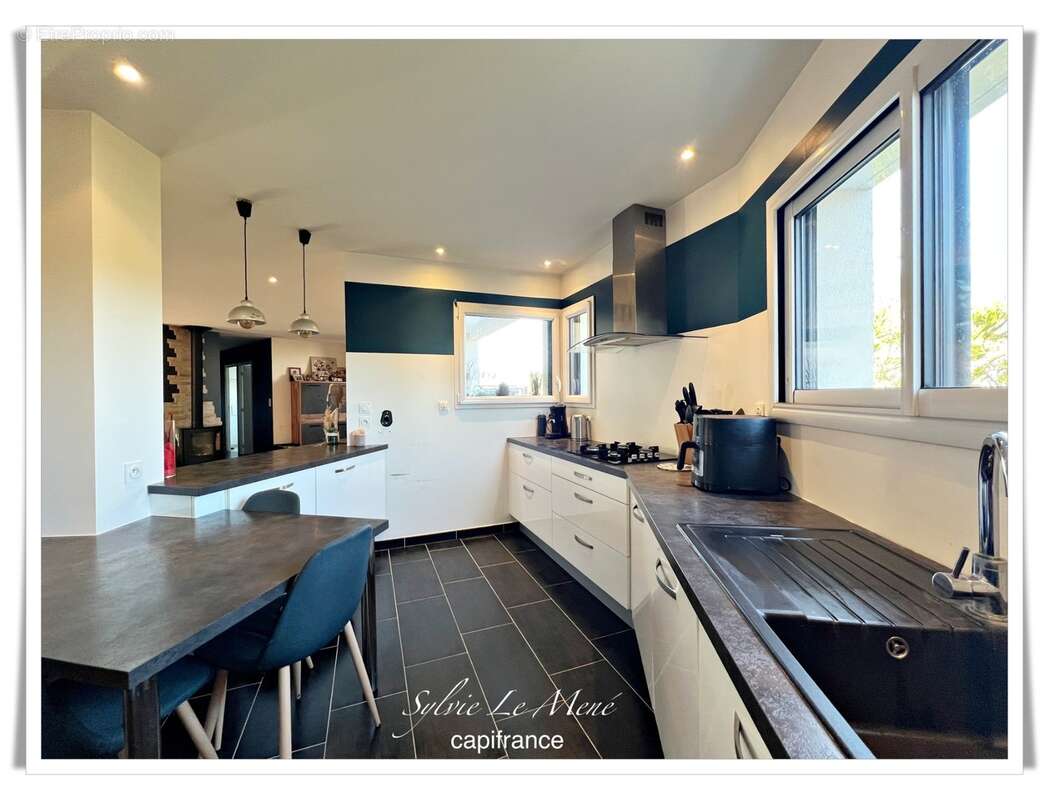 À vendre au Sourn, à proximité immédiate de Pontivy : découvrez cette spacieuse maison familiale de plus de 200 m² habitables - photo 12