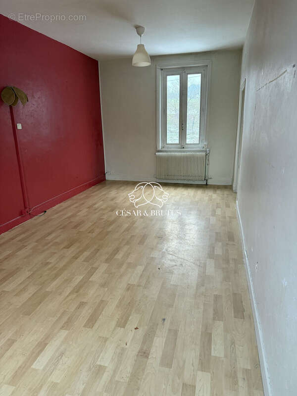 Appartement à AMPLEPUIS