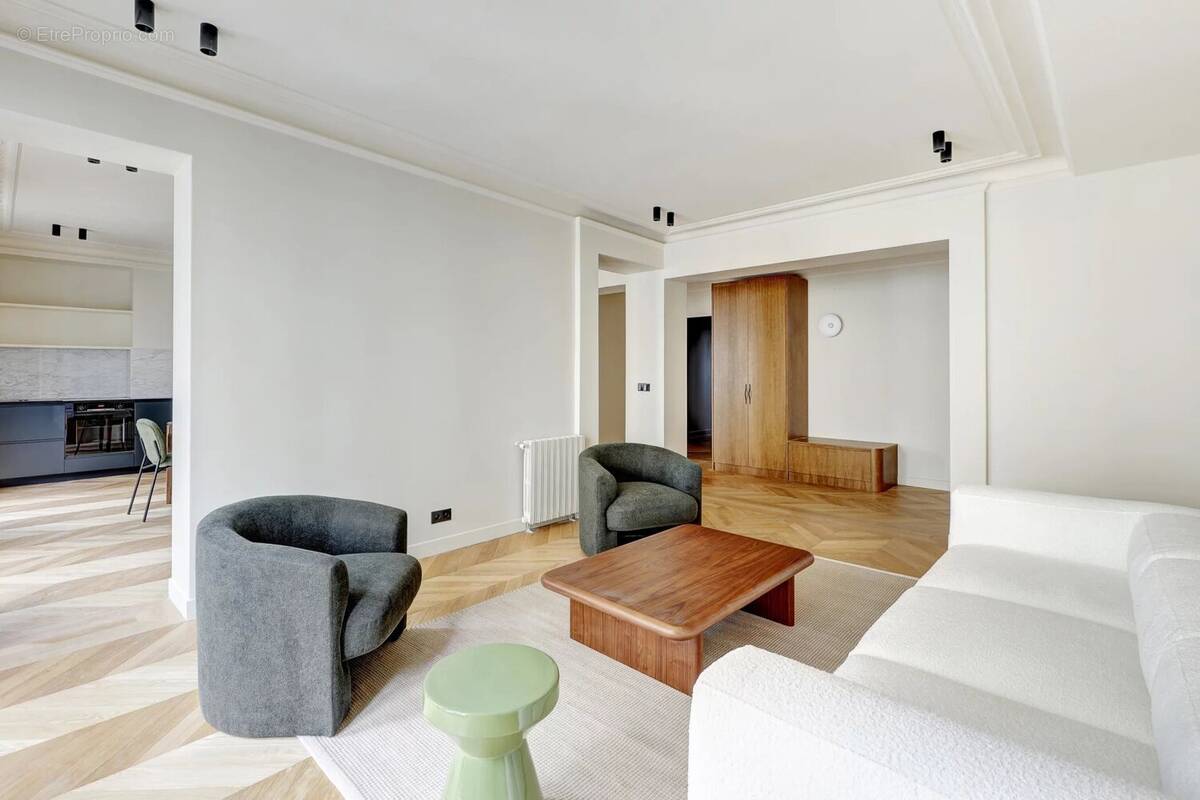 Appartement à PARIS-8E