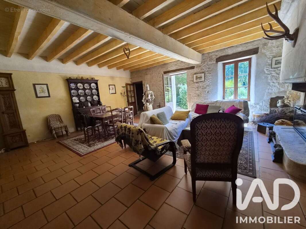 Maison 276 m² à Celles-Sur-Belle  - photo 5