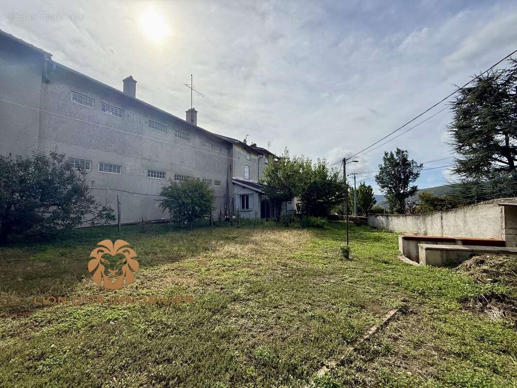 Maison à NEUVILLE-SUR-SAONE