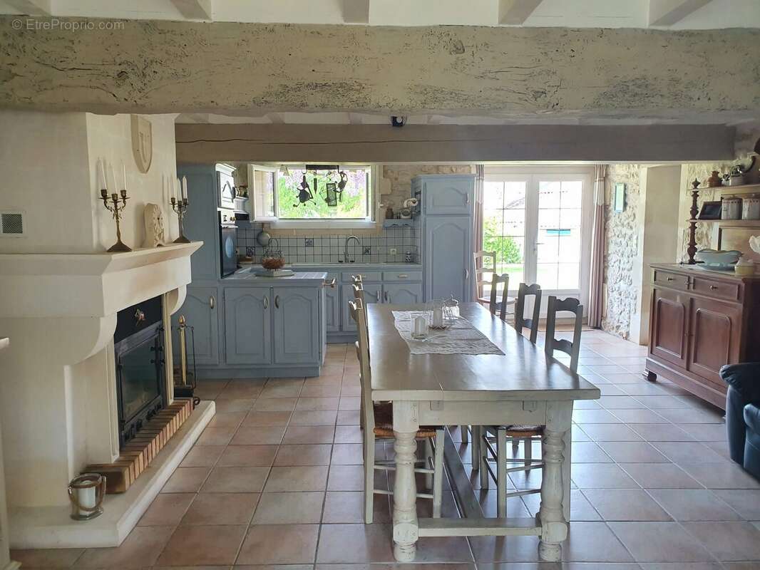Maison à COZES