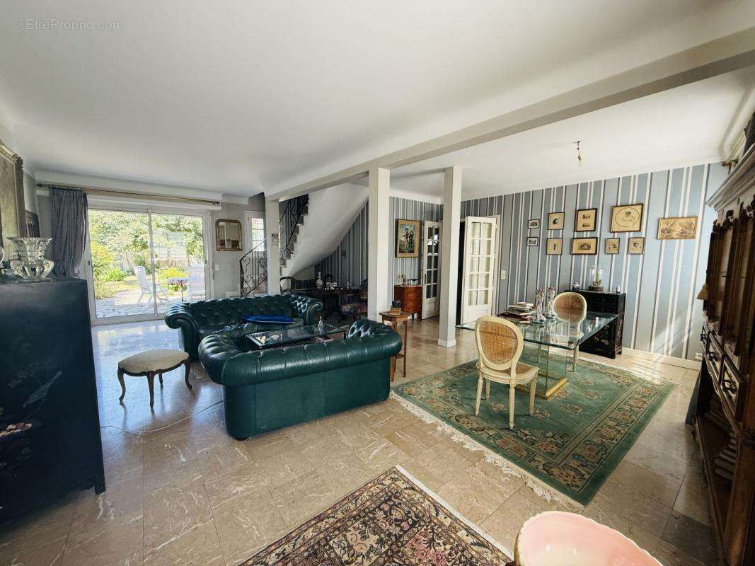 Maison 166 m² à Gelos  - photo 3