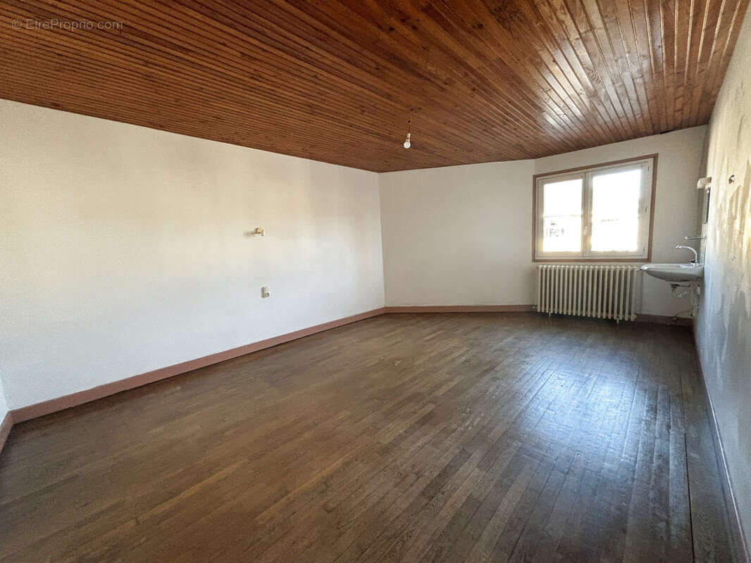 Maison à COULMIER-LE-SEC