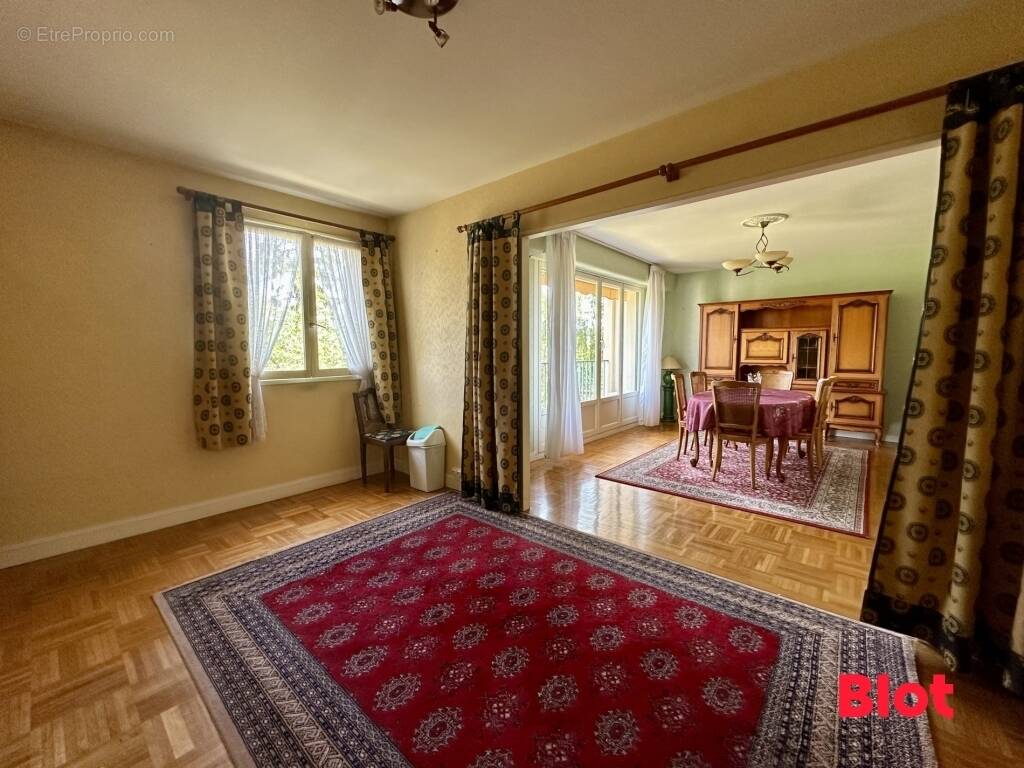 Appartement à MONTFORT-SUR-MEU