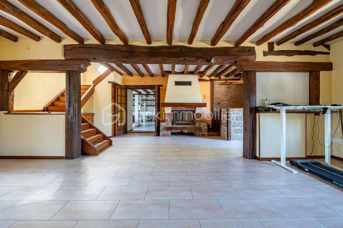 Très belle longère composée de ses 4 chambres et de sa dépendance ! - photo 6
