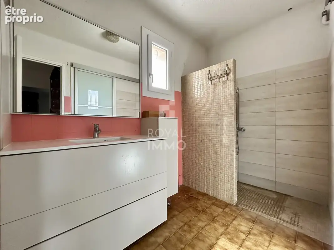 Villa T6 à fort potentiel - photo 7
