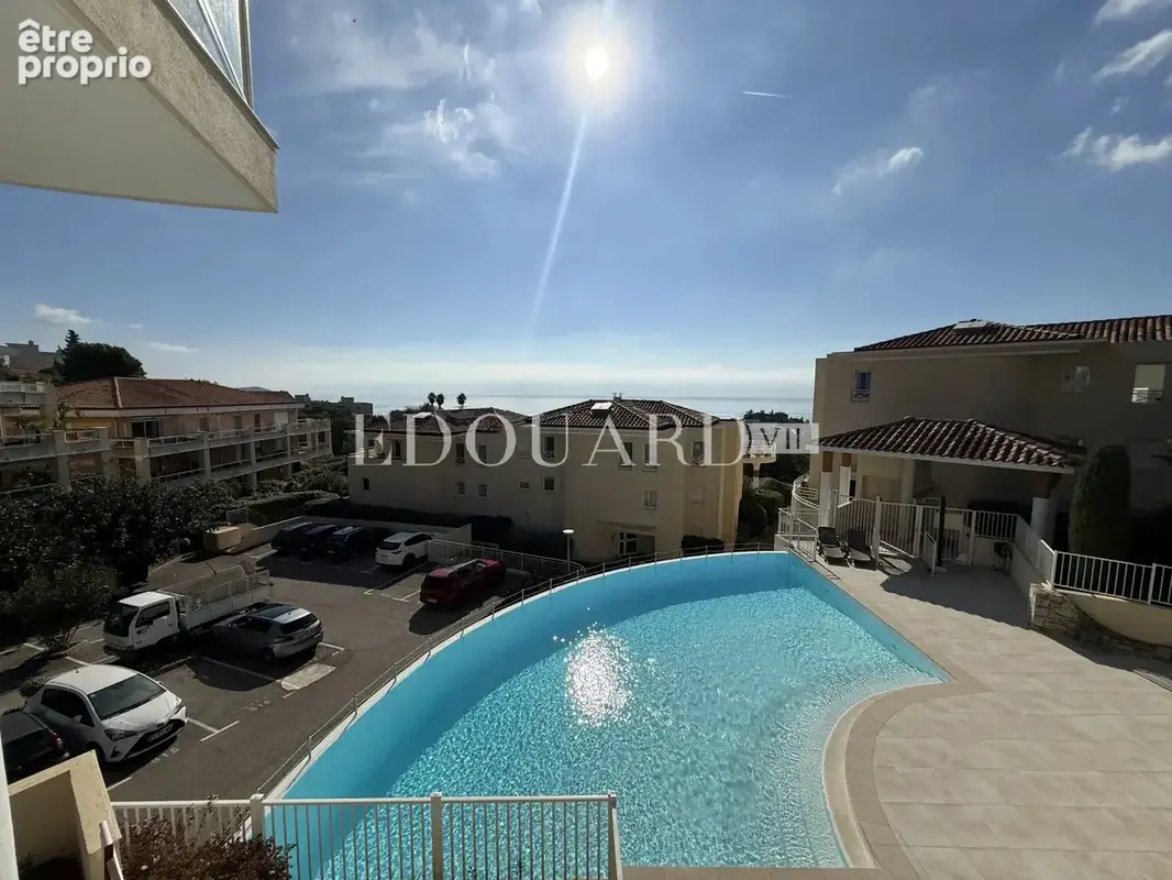 En exclusivité trois pièces avec terrasse, vue mer et garage, dans résidence de standing avec piscine - photo 13