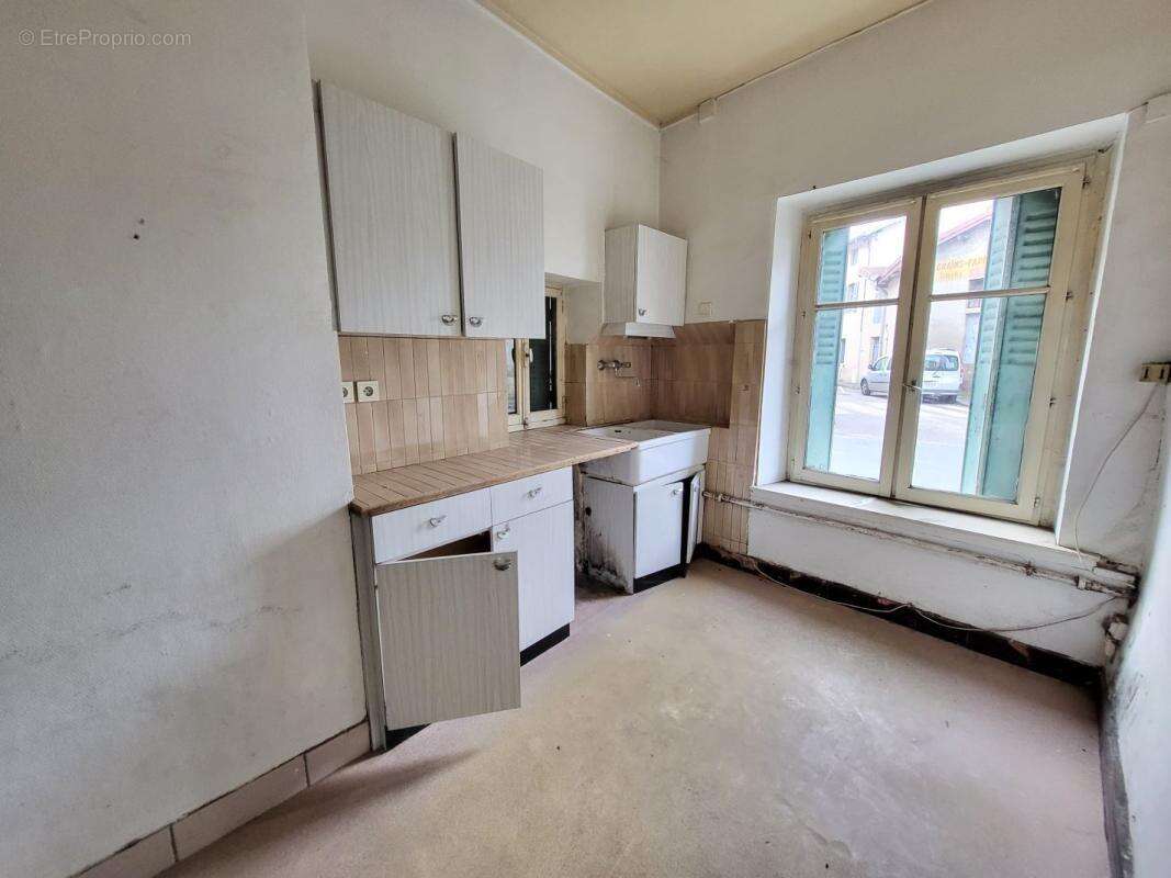 Appartement à NEUVILLE-LES-DAMES
