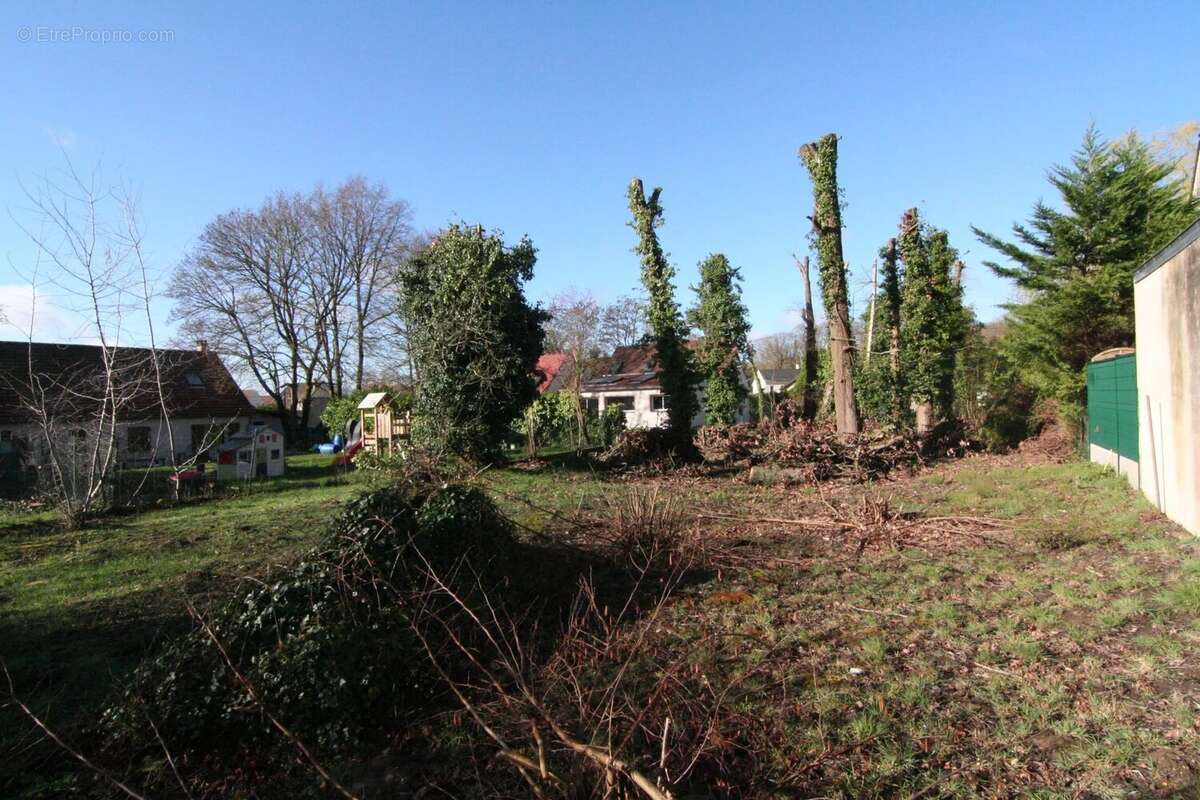 Terrain à ANGERVILLIERS
