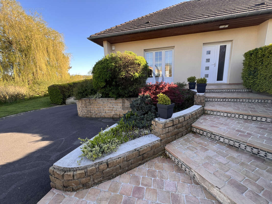 Maison à PRIX-LES-MEZIERES