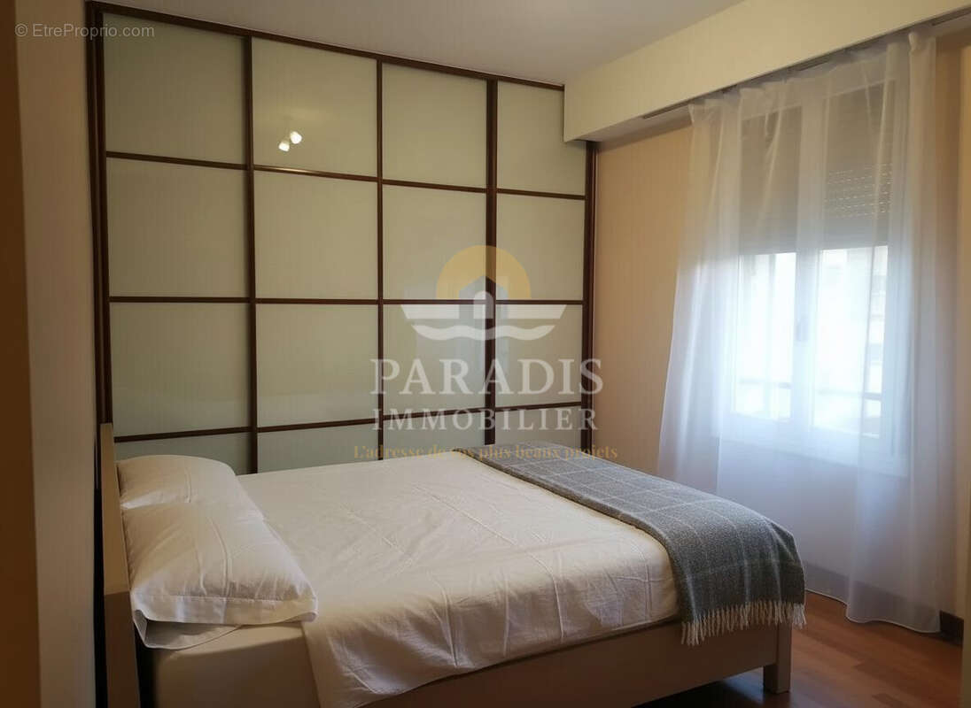 Chambre - Armoire encastrée - Appartement à NICE